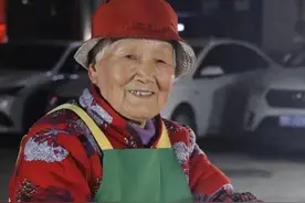 文化时评｜当卖菜馍的老太太成了“网红”，不打扰才是最大的尊重图片