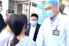 果然视频｜齐鲁医院“妙手解毒”，误喝农药女孩出院了！视频封面