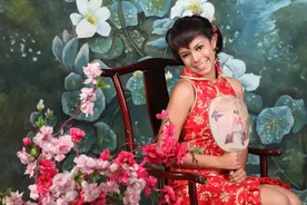 危地马拉姑娘向世界推介华中科技大学图片