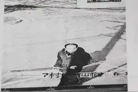 民警抄木棍斗恶犬救下女市民，被救人苦寻四个月送锦旗表谢意图片