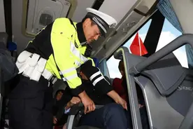 江苏：8月起开罚后排乘车未系安全带图片