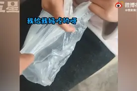 家里条件不好，周口女孩打包午餐鸡腿给妈妈！网友：懂事得让人心疼图片