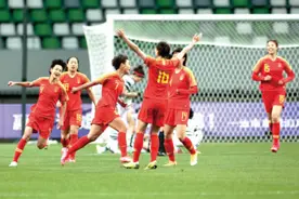 中国女足：足球运动员就要永不服输图片