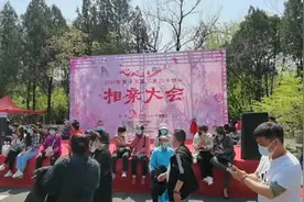 济南千佛山三月三相亲会：女的比男的多！70%是家长替孩子来的视频封面