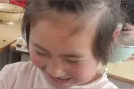懂事得让人心疼！学校午餐发了鸡腿，而她却没有吃……图片