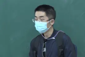 插着胃管上讲台！他坚持了3个月，只为这个承诺...图片