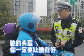 “看着眼泪流下来！”宁波外卖小哥把女儿绑身上送她上学，被交警拦下！接下来一幕意想不到……图片