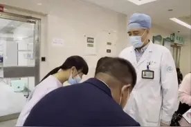 那个“爸爸拼尽所有也要救你”的女孩，出院了图片