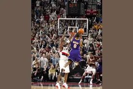 17年前的今天：科比神级双绝杀开拓者图片