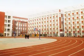 郑州通报“女学生坠楼身亡”事件：事发前带手机上学被通知叫家长图片