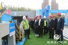 河南正花集团、河南泓之浩置业有限公司董事长徐伟视察中建七局承建的巨源城智慧工地图片