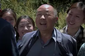 陈志想去中学当老师没得到应允，岳父对他回农村的选择却很不理解