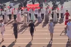 河南一高校运动会大一女生穿旗袍走秀，学生：很哇塞，很惊艳视频封面