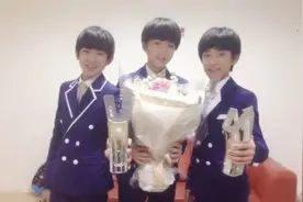 回忆杀！王俊凯王源易烊千玺点赞七年前获奖微博图片