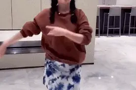 刘芸自制妈妈跳舞vlog 母女互动温馨有爱图片
