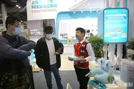 “旋转”酸奶吸管，喝酸奶再也不用舔酸奶盖，青少年小发明亮相上交会｜晨看展图片