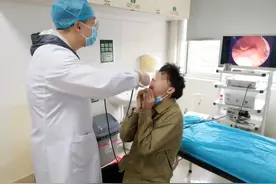 槟榔渣卡喉咙里咋办？长沙一男子捣腾了几天，扁桃体都肿了图片