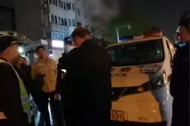 车主花150元找维修工，维修工花50元“外包”给开锁师傅视频封面