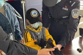 小“硬汉”，你拿枪的姿势真帅！长沙特警圆白血病患儿一个“警察梦”图片