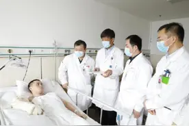 妙手植臂——解放军总医院骨科医学部成功救治罕见断臂伤员图片
