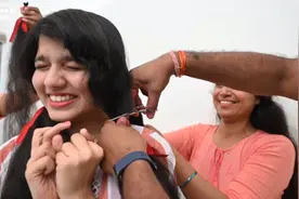 世界头发最长少女剪头发：12年没理发长2米 号称长发公主图片