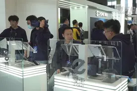 五年要投三千亿 “软件汽车”生态怎么玩？视频封面