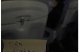 CA8647上的空姐朱旭上了热搜！网友高歌歌声高发长微博表达感谢图片
