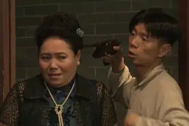 七十二家房客 ：牛局长刚压住富哥，他老婆就被劫持了，富哥反击视频封面