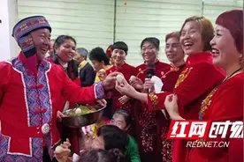 石鼓区：演武坪社区民族团结一家亲 邻里共聚学党史图片