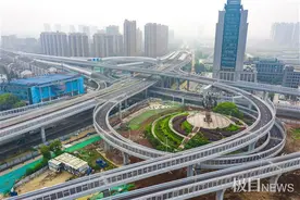 “8”字环抱九凤台，光谷大道高架高新六路全互通立交冲刺通车图片