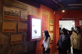 矗立半百，二七纪念塔仍是城市图腾，这堂主题党课寻访红色足迹图片