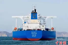 “中国洋浦港”籍31.9万吨级巨轮载运中东原油首归母港图片