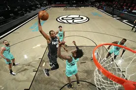 NBA | 杜兰特改打“组织前锋”篮网大胜黄蜂图片