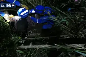 达州：村民采药坠崖 多部门12小时联合救援图片