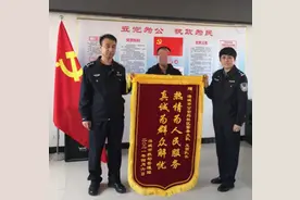 “00后”触碰法律红线 海城警方温情执法图片