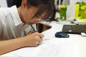 奉贤学子发明的万向箱包轮亮相上交会！设计产品已在天猫有售图片