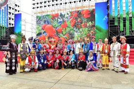 看谁是“广西歌王”“王中王”桂黔滇湘民间山歌手齐聚武鸣用山歌颂党恩图片