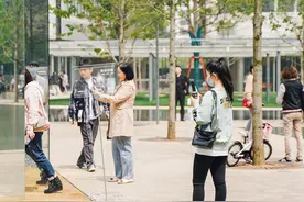 腾格里沙漠植物空降杭州天目里，你种下的梭梭树，根系居然有10米长图片