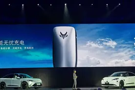 自动驾驶+无线充电，极狐占据多个首发先手图片