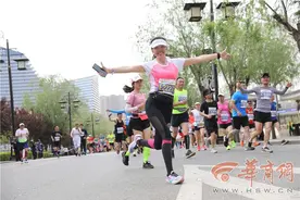 西安马拉松昨日鸣枪开跑 28000名跑者参赛图片