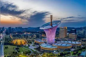 中国光谷迈向世界光谷：荒野之地崛起创新城图片