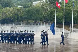 香港小学生：看到中式步操非常震撼图片