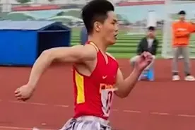 重庆高校男生穿短裙跑200米：不在乎成绩，就是玩儿图片