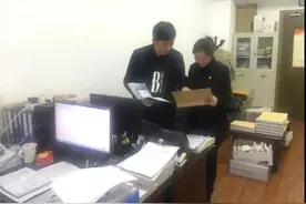 大连一名在逃人员主动投案图片