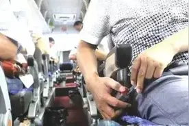 大客车的逃生技巧，你真得知道！图片