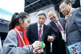 “新型吸管”喝酸奶不用再舔盖子！这个“小发明家”来自黄浦图片