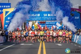 15000名选手同场竞技 2021盐城马拉松正式鸣枪开跑图片