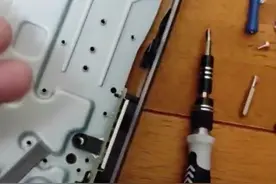 PS5游戏机在CMOS电池缺失并离线的情况下只能运行部分光盘游戏图片