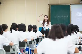 家门口的好学校｜望城一中语文名师许君：课堂教学年年翻新，老师更应是教学主持人图片