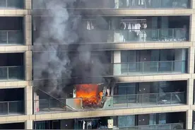 今早杭州一高层住宅起火，因绿化挡路消防车进不去！物业称起火原因初步查明图片
